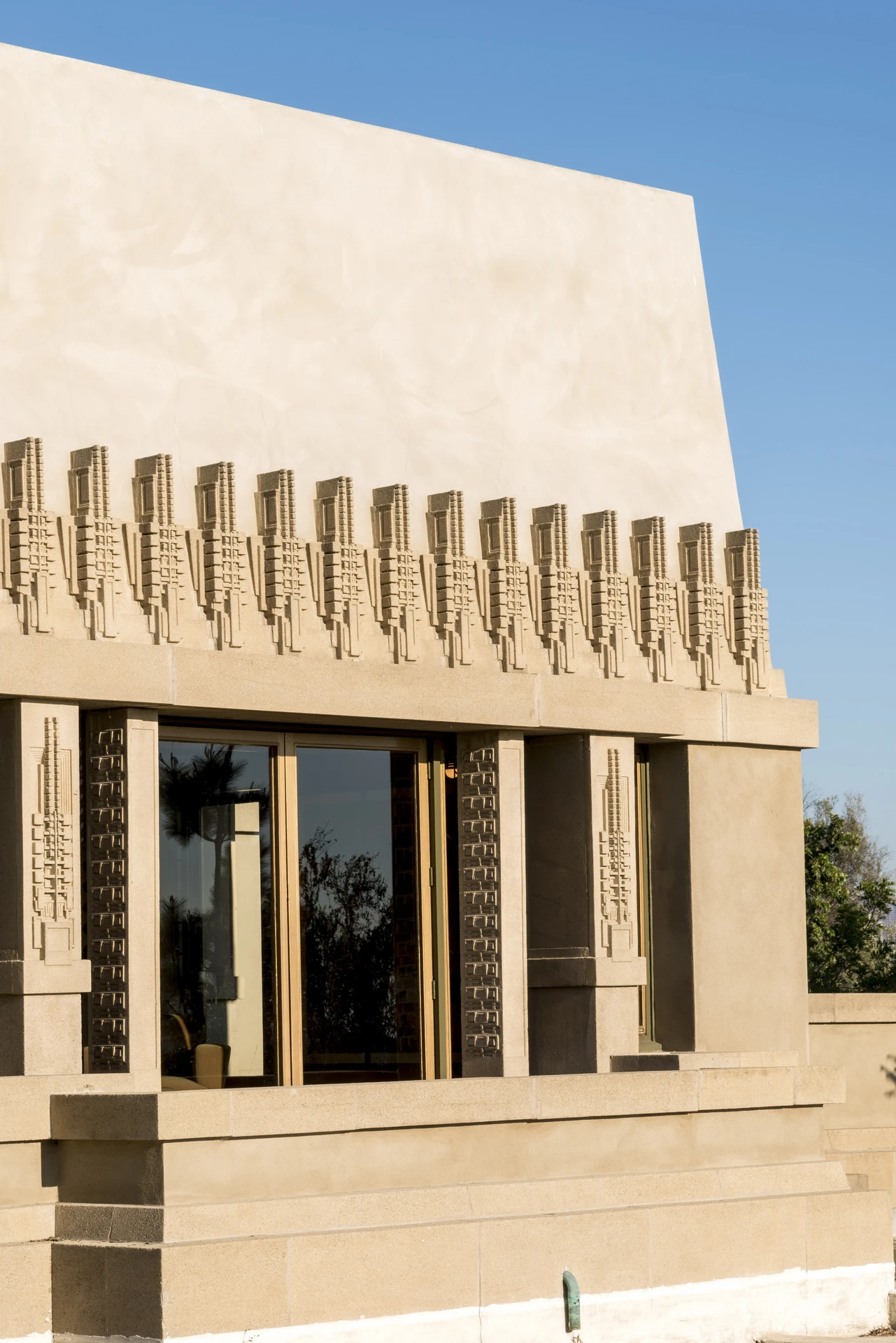 Detailed close up of Hollyhock House west fascade