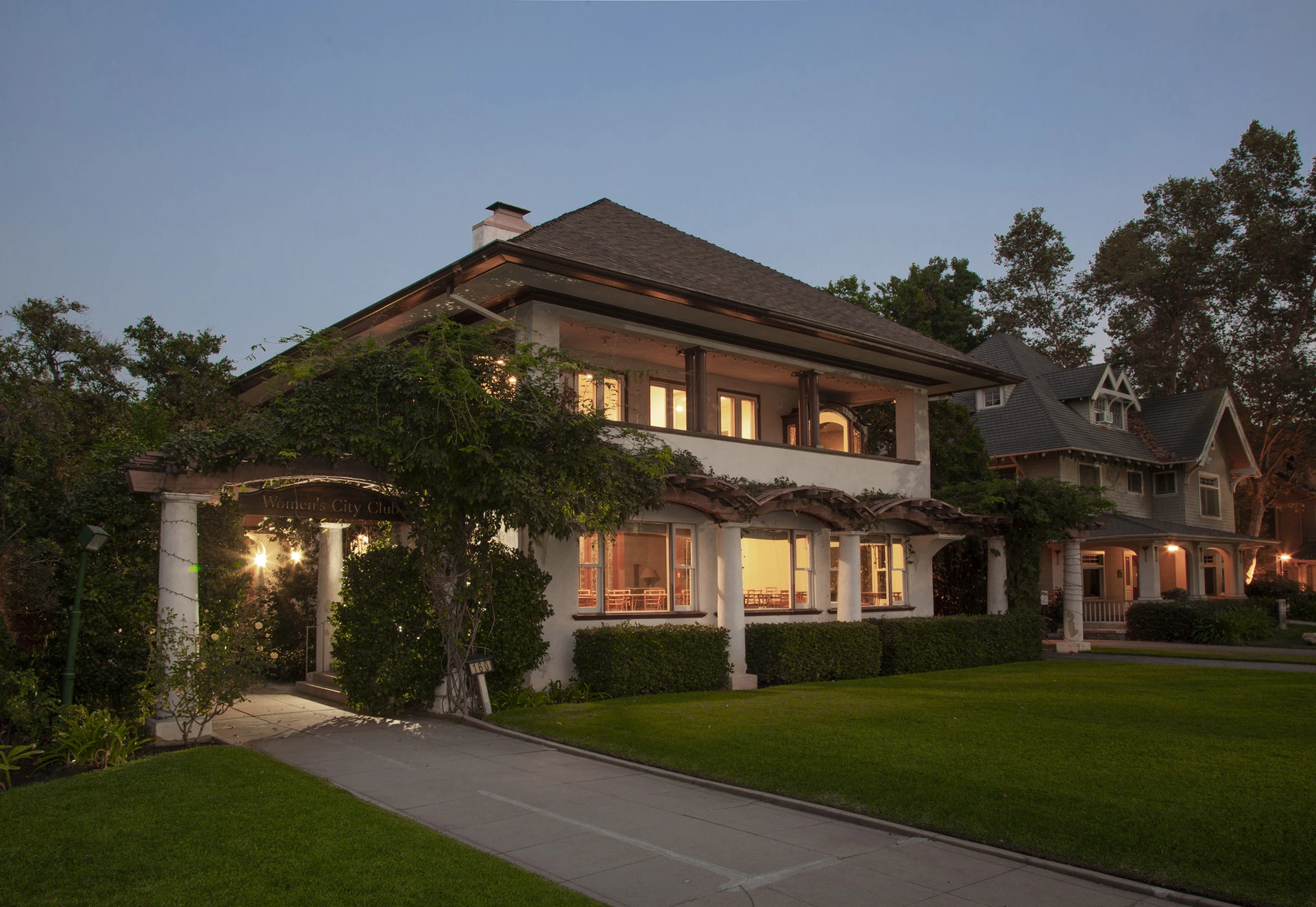 Front quartering view of the Blinn House, headquarters Pasadena Heritage