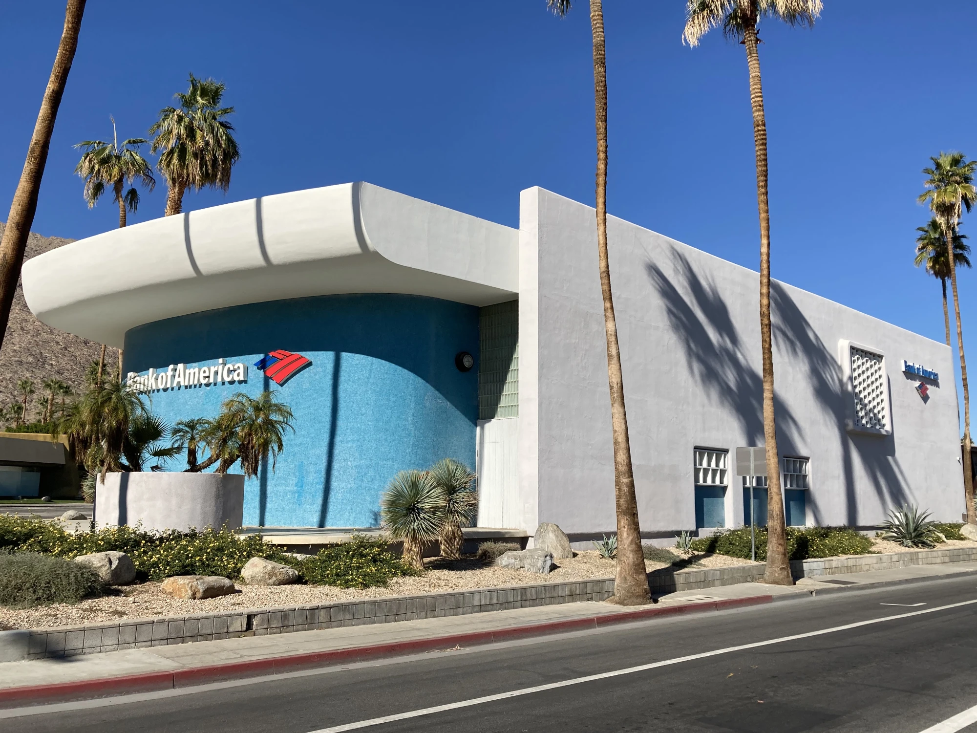 Front view of the Palm Springs Bank of America building